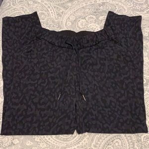 Black leopard print lululemon 7/8 jogger worn once